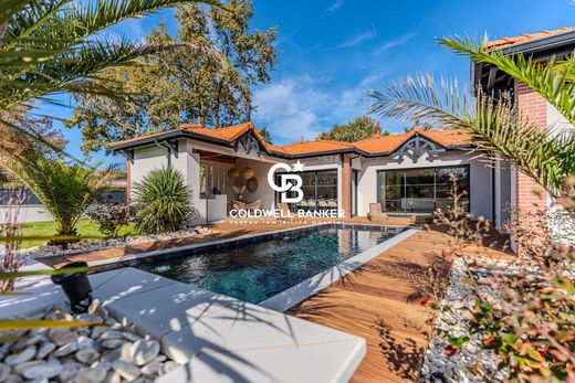 Villa in Andernos-les-Bains, Gironde