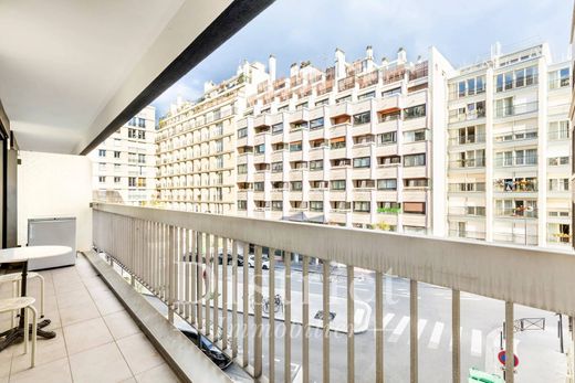 Apartment in Motte-Picquet, Commerce, Necker, Paris