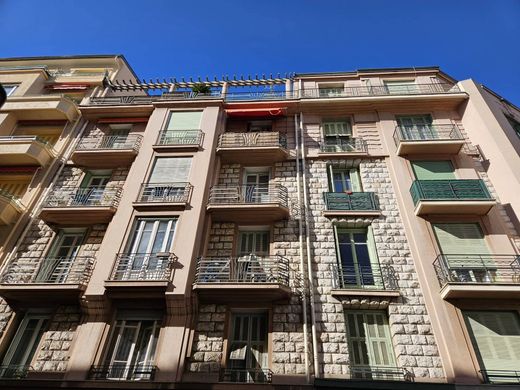 Apartment / Etagenwohnung in Nizza, Alpes-Maritimes