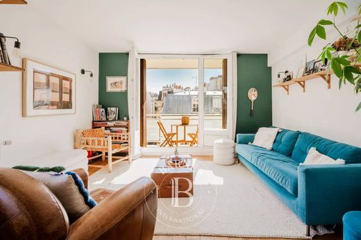 Apartment in Montmartre, Abbesses, Grandes-Carrières, Paris