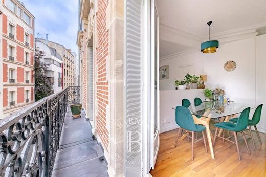 Apartment in Motte-Picquet, Commerce, Necker, Paris
