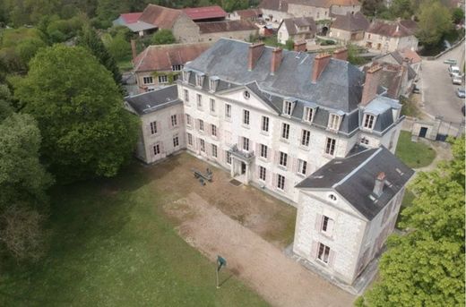 Kasteel in L'Isle-sur-Serein, Yonne