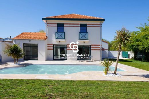 Villa in Châtelaillon-Plage, Charente-Maritime