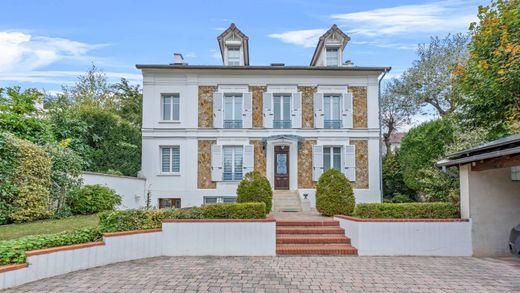 빌라 / Vaucresson, Hauts-de-Seine