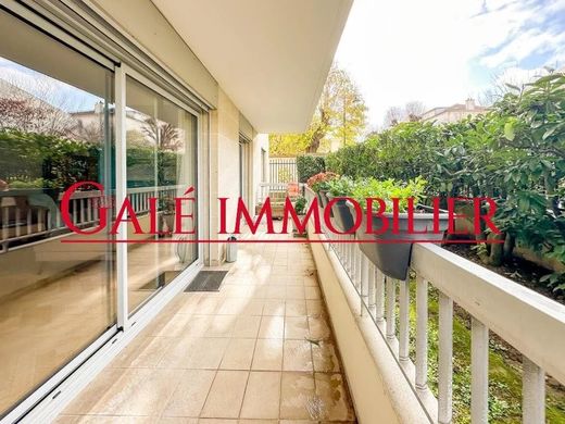 ‏דירה ב  Bourg-la-Reine, Hauts-de-Seine