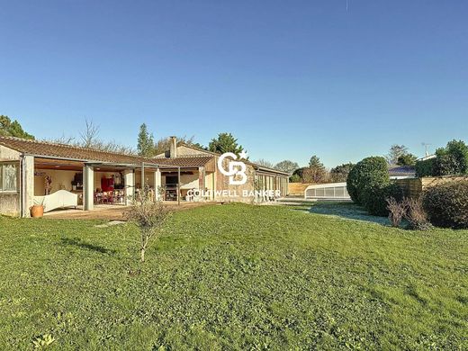 Luxury home in Saint-Michel-en-l'Herm, Vendée