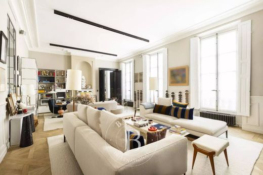 Apartment in Saint-Germain, Odéon, Monnaie, Paris