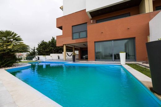 Villa a Carnaxide e Queijas, Oeiras