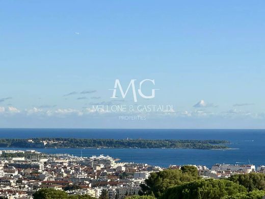 Le Cannet, Alpes-Maritimesのアパートメント