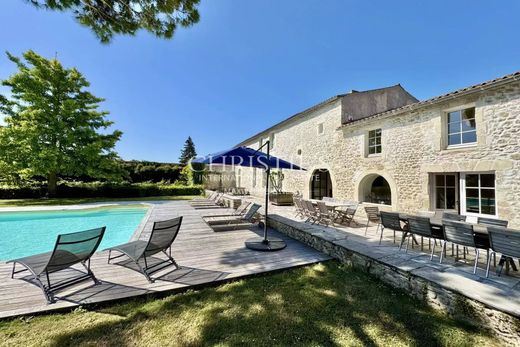 ‏בתי יוקרה ב  לה רושל, השראנט הימי