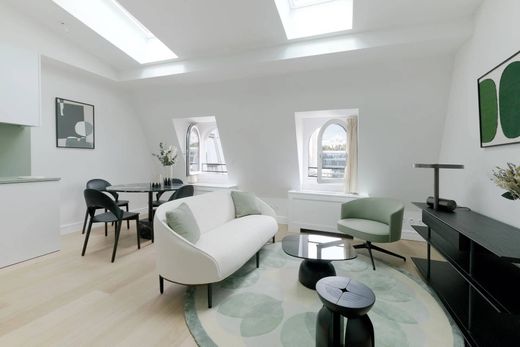Apartment in Champs-Elysées, Madeleine, Triangle d’or, Paris