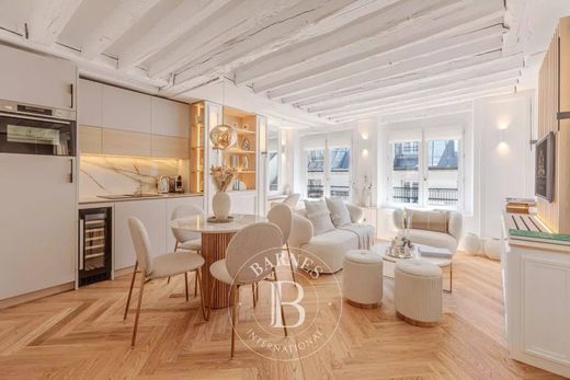 아파트 / Chatelet les Halles, Louvre-Tuileries, Palais Royal, Paris