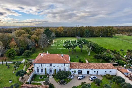 Saintes, Charente-Maritimeの高級住宅