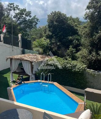 Menton, Alpes-Maritimesの高級住宅