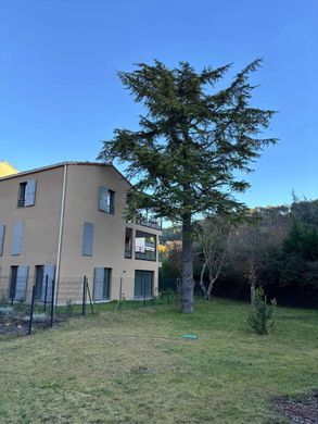 Apartment in Saint-Marc-Jaumegarde, Bouches-du-Rhône