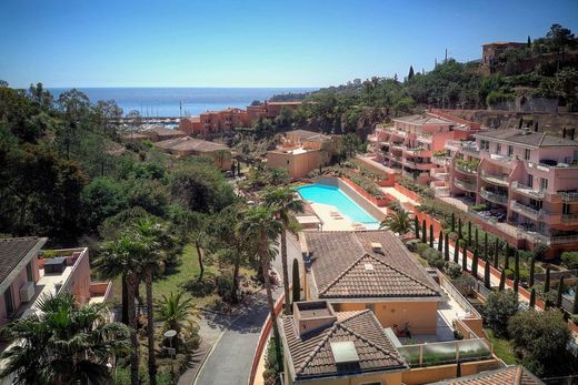 Apartment / Etagenwohnung in Théoule-sur-Mer, Alpes-Maritimes