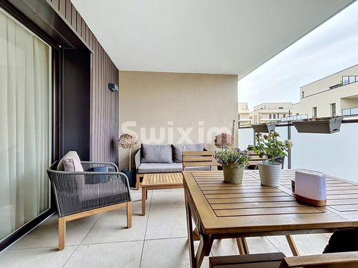 Apartment / Etagenwohnung in Ferney-Voltaire, Ain