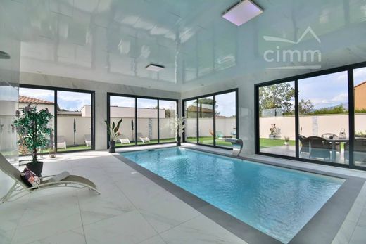 Villa in Thuir, Pyrénées-Orientales