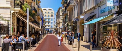 Apartment / Etagenwohnung in Cannes, Alpes-Maritimes