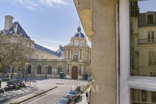 Apartment in Saint-Germain, Odéon, Monnaie, Paris