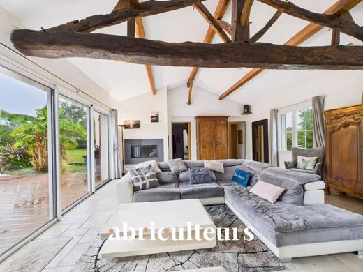 Элитный дом, Saint-Hilaire-de-Chaléons, Loire-Atlantique