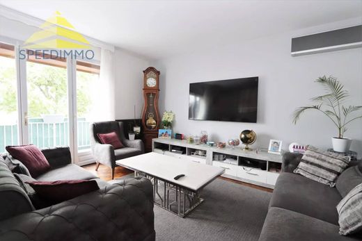 Luxury home in Périgny, Val-de-Marne