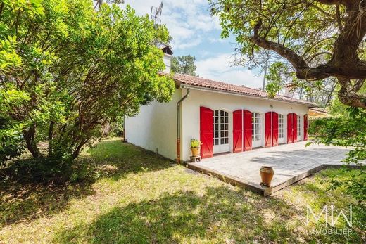 Villa in Lège-Cap-Ferret, Gironde