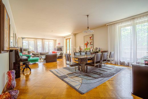 Apartment / Etagenwohnung in Le Grand-Saconnex, Genève