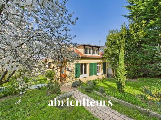 Luxury home in Rueil-Malmaison, Hauts-de-Seine
