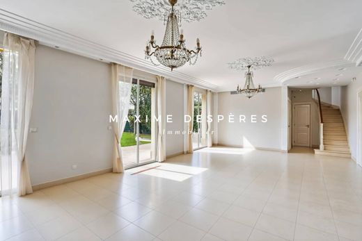 Piso / Apartamento en Neuilly-sur-Seine, Altos de Sena