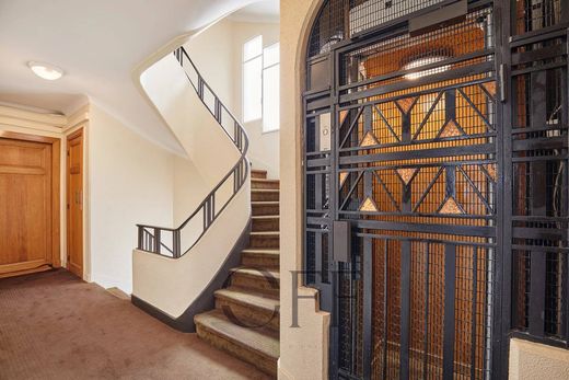 Apartment in Tour Eiffel, Invalides – Ecole Militaire, Saint-Thomas d’Aquin, Paris