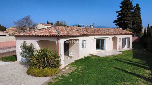 Villa in Pernes-les-Fontaines, Vaucluse