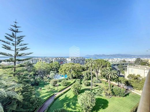 Apartment / Etagenwohnung in Cannes, Alpes-Maritimes