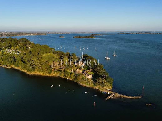 Palace in Arradon, Morbihan