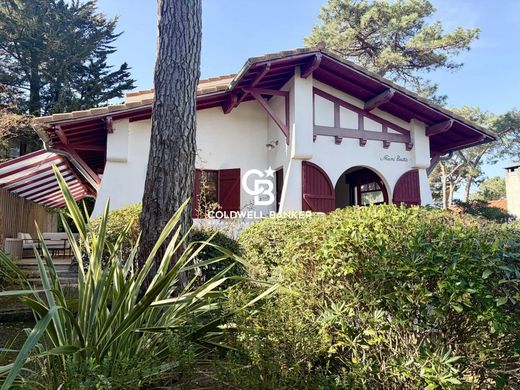 Luxury home in Pyla sur Mer, Gironde