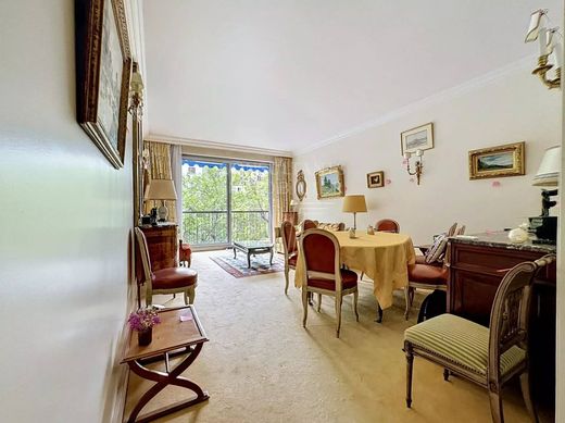 Apartment in La Muette, Auteuil, Porte Dauphine, Paris