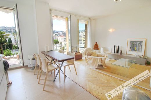 Apartment / Etagenwohnung in Nizza, Alpes-Maritimes