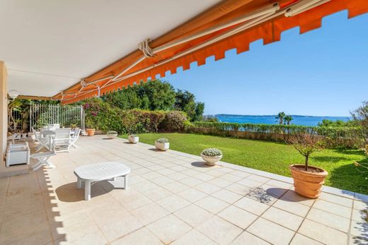Apartment / Etagenwohnung in Golfe-Juan, Alpes-Maritimes