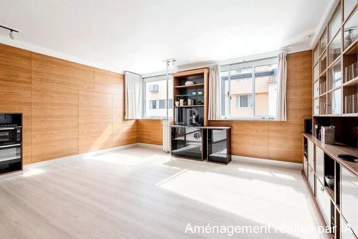Apartment / Etagenwohnung in Montmartre, Abbesses, Grandes-Carrières, Paris