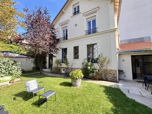 Luxe woning in Courbevoie, Hauts-de-Seine