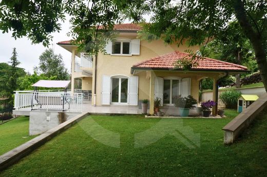 Casa di lusso a Cranves-Sales, Alta Savoia