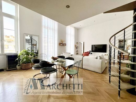 Apartment / Etagenwohnung in Menton, Alpes-Maritimes