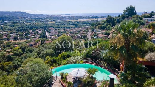 Mandelieu-la-Napoule, Alpes-Maritimesのヴィラ