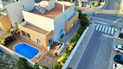 Moncarapacho e Fuzeta, Olhãoの高級住宅