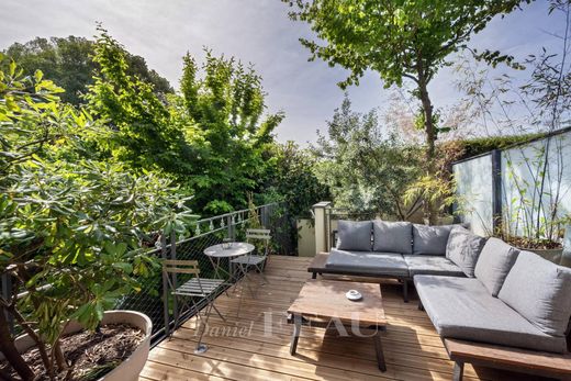 Apartment in Montmartre, Abbesses, Grandes-Carrières, Paris