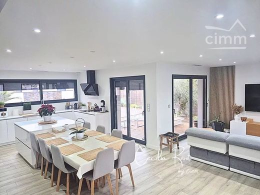 Luxury home in Saint-André-de-Cubzac, Gironde