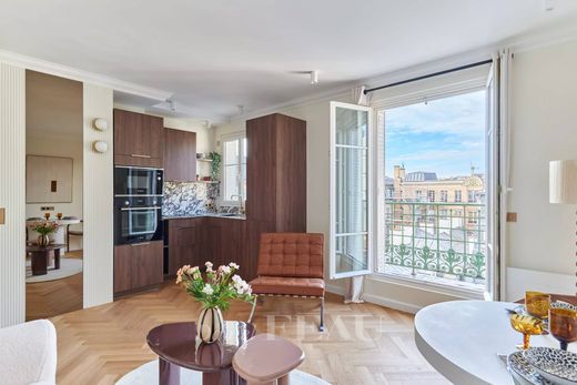 Apartment in Tour Eiffel, Invalides – Ecole Militaire, Saint-Thomas d’Aquin, Paris