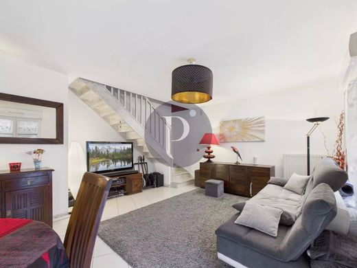 Piso / Apartamento en Le Plessis-Robinson, Altos de Sena