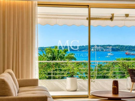 Apartment / Etagenwohnung in Cannes, Alpes-Maritimes