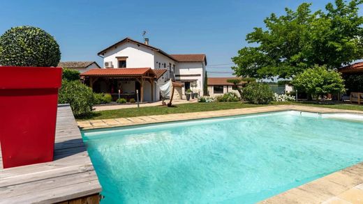 Rural or Farmhouse in Romanèche-Thorins, Saône-et-Loire